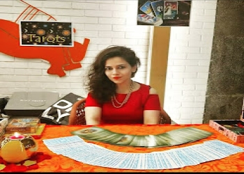 Anmol-chhaya-sharma-best-tarot-card-reader-india-Palmists-Panchkula-Haryana-1