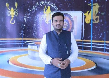 Astrologer-dr-munish-sharma-Astrologers-Zirakpur-Punjab-1