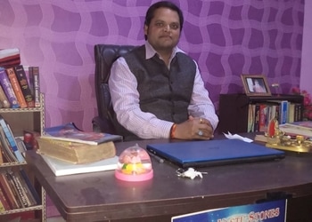 Astrologer-dr-shiv-trivedi-Palmists-Govind-nagar-kanpur-Uttar-pradesh-1