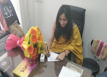 Blossoms-kids-clinic-dr-nimisha-arora-pediatricianchild-specialist-vaccination-center-Child-specialist-pediatrician-Indirapuram-ghaziabad-Uttar-pradesh-2