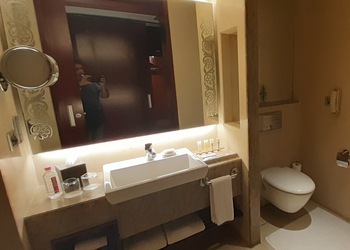 Crowne-plaza-5-star-hotels-Ahmedabad-Gujarat-3