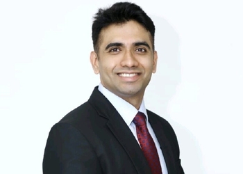 Dr-akhil-arora-Orthopedic-surgeons-Geeta-bhawan-indore-Madhya-pradesh-1