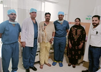 Dr-anurag-aggarwal-Orthopedic-surgeons-Faridabad-Haryana-2