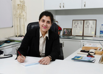 Dr-devashree-chhaparwal-Orthopedic-surgeons-Udaipur-Rajasthan-2