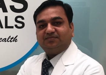 Dr-manish-singla-Urologist-doctors-Sector-61-chandigarh-Chandigarh-1