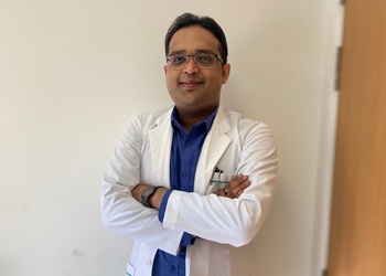 Dr-paras-agarwal-Diabetologist-doctors-Sector-52-gurugram-Haryana-1