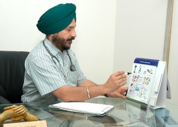 Dr-parminder-singh-Endocrinologists-doctors-Model-town-ludhiana-Punjab-3