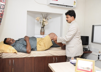 Dr-raj-kanna-anna-nagar-Orthopedic-surgeons-Koyambedu-chennai-Tamil-nadu-3