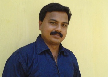 Dr-sudheer-shareef-Orthopedic-surgeons-Vyttila-kochi-Kerala-1