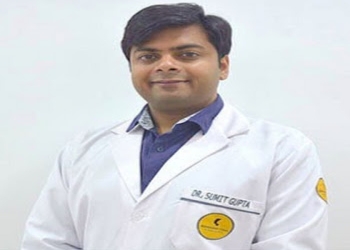 Dr-sumit-gupta-dermatology-clinic-Dermatologist-doctors-Shalimar-bagh-Delhi-1