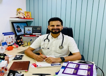 Dr-vaibhav-jain-Diabetologist-doctors-Indore-Madhya-pradesh-1