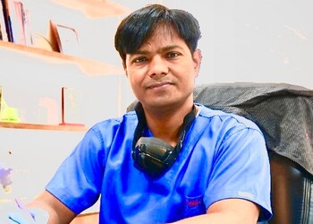 Dr-vijay-gupta-Dermatologist-doctors-Rajendra-nagar-bareilly-Uttar-pradesh-1