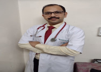 Dr-vijay-gupta-md-dm-pediatrician-neonatologist-Child-specialist-pediatrician-Gwalior-fort-area-gwalior-Madhya-pradesh-1