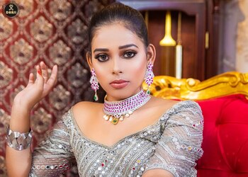 Dream-makeovers-by-kavya-Makeup-artist-Napier-town-jabalpur-Madhya-pradesh-2