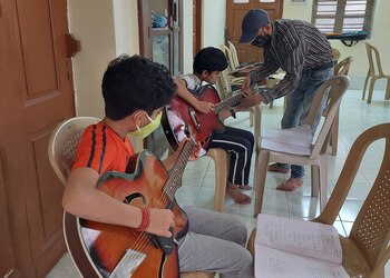 Dream-strings-Guitar-classes-Dhantoli-nagpur-Maharashtra-2