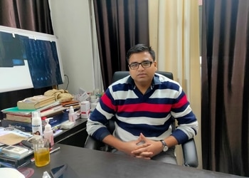 Drneeraj-khera-Neurosurgeons-Civil-lines-jhansi-Uttar-pradesh-1