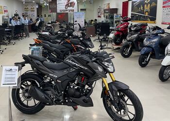 Ganpati-honda-Motorcycle-dealers-Cyber-city-gurugram-Haryana-3