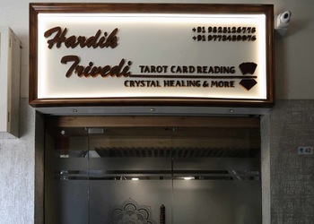 Hardik-harshad-trivedi-Numerologists-Adajan-surat-Gujarat-1