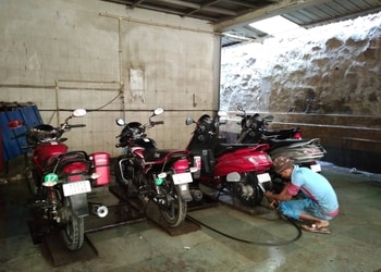 Hi-speed-hero-Motorcycle-dealers-Jalukbari-guwahati-Assam-3