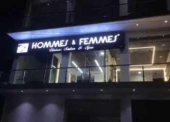 Hommes-femmes-Beauty-parlour-Tiruppur-Tamil-nadu-1