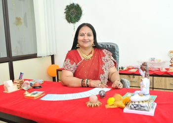 Krystal-tarot-house-Astrologers-Kolhapur-Maharashtra-1