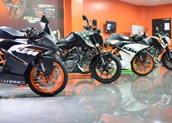 Ktm-six-mile-Motorcycle-dealers-Chandmari-guwahati-Assam-2