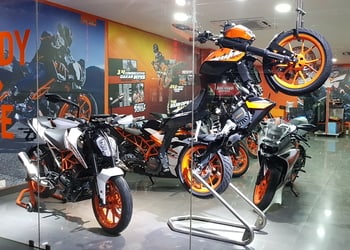 Ktm-six-mile-Motorcycle-dealers-Chandmari-guwahati-Assam-3