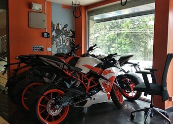 Ktm-trichy-Motorcycle-dealers-Thillai-nagar-tiruchirappalli-Tamil-nadu-2