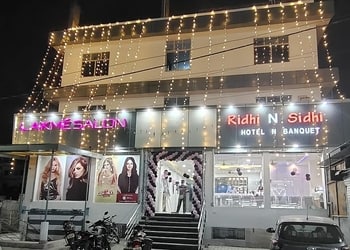 Lakme-salon-Beauty-parlour-Bettiah-Bihar-1