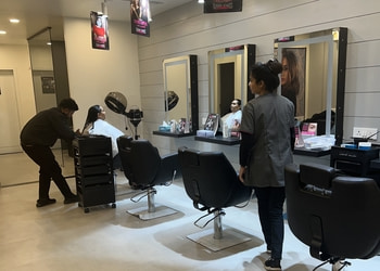 Lakme-salon-sitapur-Beauty-parlour-Sitapur-Uttar-pradesh-2