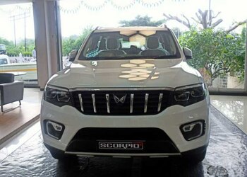 Mahindra-gadre-autocon-Car-dealer-Akola-Maharashtra-3