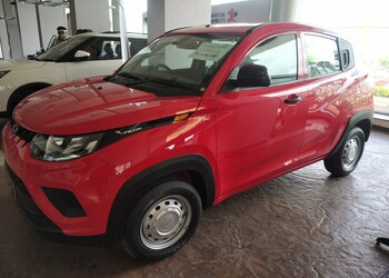 Mahindra-jitendra-motors-Car-dealer-Nashik-Maharashtra-3