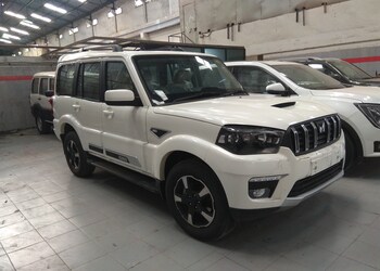 Mahindra-united-automobiles-Car-dealer-Sector-28-faridabad-Haryana-2