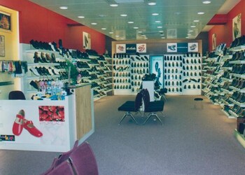 Metro-shoes-Shoe-store-Amritsar-Punjab-3