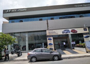 Navjivan-hyundai-Car-dealer-Adajan-surat-Gujarat-1