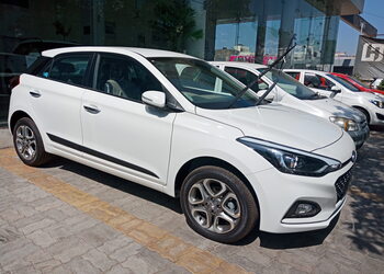 Navjivan-hyundai-Car-dealer-Surat-Gujarat-2