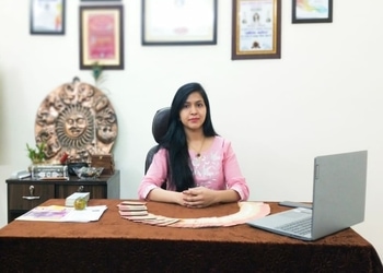 Om-swastik-astro-world-priyanka-singh-Tarot-card-reader-Nehru-nagar-bilaspur-Chhattisgarh-1