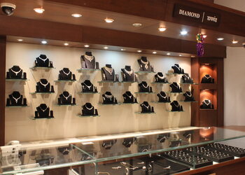 P-n-gadgil-sons-Jewellery-shops-Balewadi-pune-Maharashtra-3