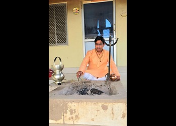 Pandit-ml-guruji-Astrologers-Jaipur-Rajasthan-2
