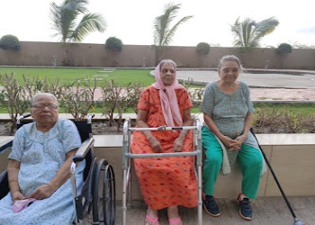 Papayacare-assisted-living-and-long-term-care-Old-age-homes-Varachha-surat-Gujarat-2