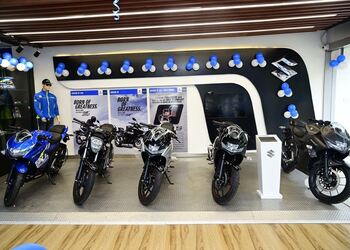 Raizing-suzuki-Motorcycle-dealers-Palasia-indore-Madhya-pradesh-3