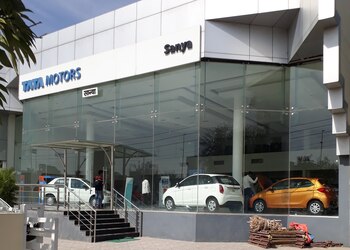 Sanya-motors-Car-dealer-Aurangabad-Maharashtra-1