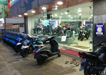 Sri-siri-yamaha-Motorcycle-dealers-Kakinada-Andhra-pradesh-2