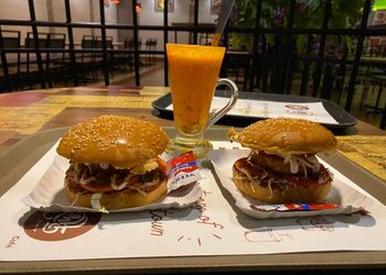 Steam-n-bun-cafe-Cafes-Belgaum-belagavi-Karnataka-3