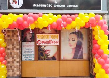 Tandras-sajabo-jotone-Beauty-parlour-Katwa-West-bengal-1