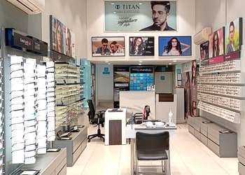 Titan-eyeplus-Opticals-Allahabad-prayagraj-Uttar-pradesh-2