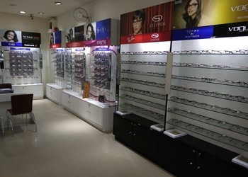 Titan-eyeplus-Opticals-Hazaribagh-Jharkhand-1