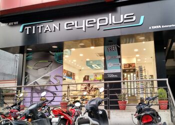 Titan-eyeplus-Opticals-Kolhapur-Maharashtra-1