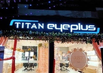 Titan-eyeplus-Opticals-Nadesar-varanasi-Uttar-pradesh-1