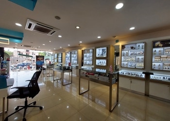 Titan-eyeplus-Opticals-Raviwar-peth-belgaum-belagavi-Karnataka-2